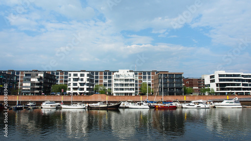Bremen: Apartmenthäuser im Überseehafen