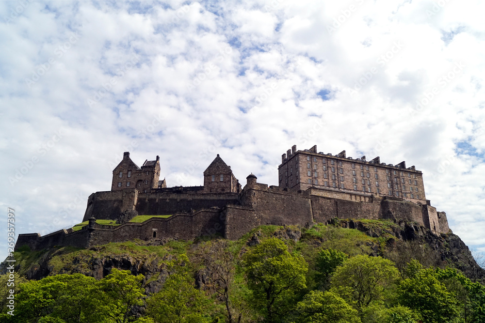 Blick auf das Edinburgh Castle von der Castle Terrace 