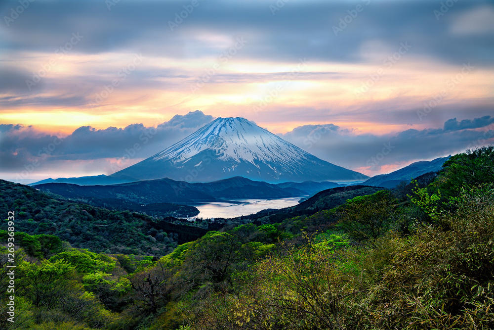 富士山　風変わり　夕陽