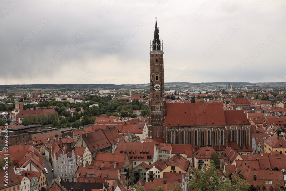 Landshut; Altstadtpanorama mit St. Martin