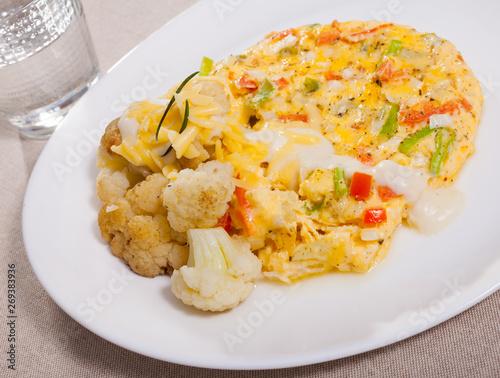 Omelet with cauliflower