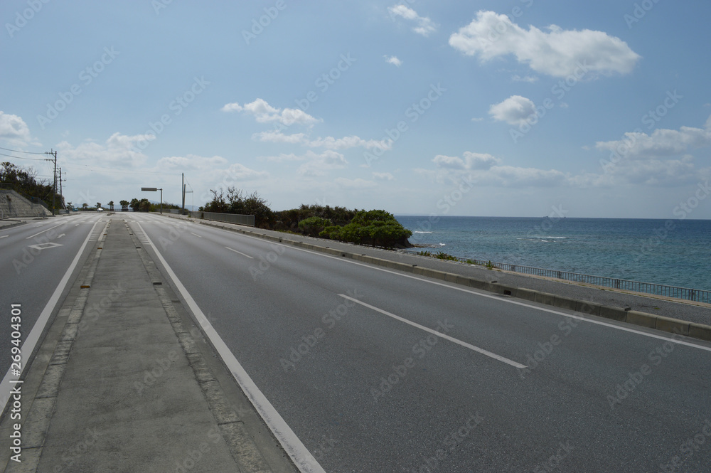 片道二車線の道路