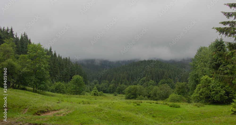 Obraz premium Hiking with a tent through Petros to Hoverla, Lake Nesamovite, Mount Pop Ivan Observatory.