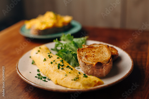 Foto French rolled omelette with chives on a plate