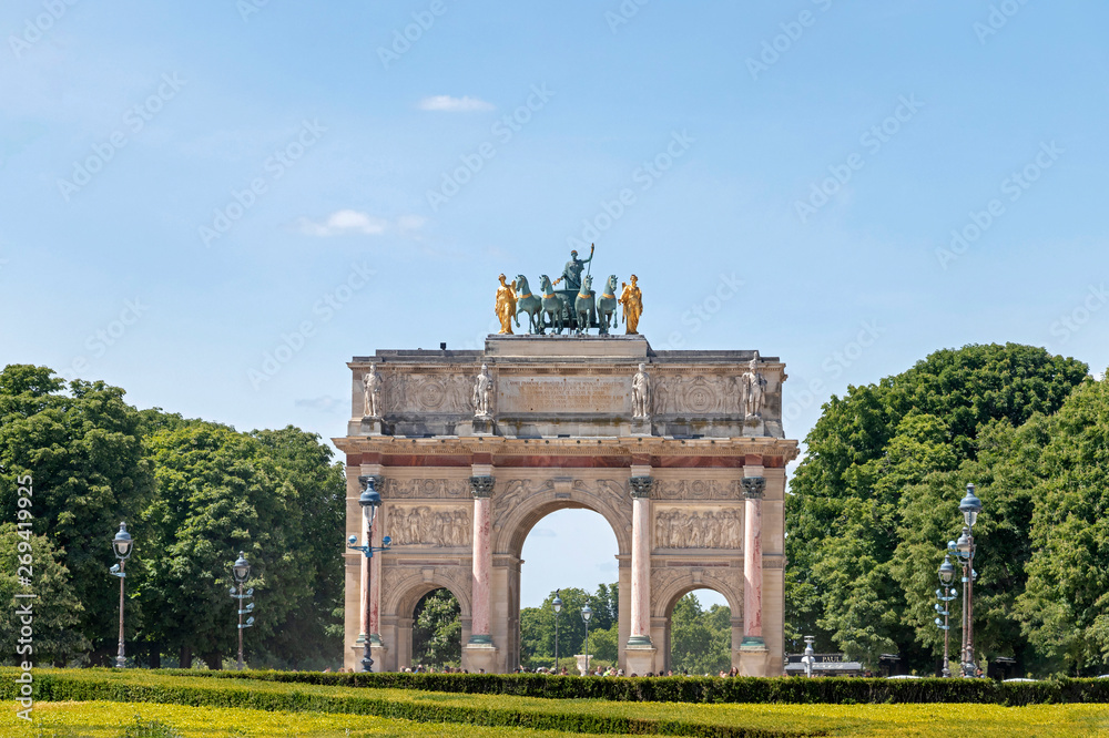 Fototapeta premium The Arc de Triomphe du Carrousel: triumphal arch located in the Place du Carrousel next to the Louvre in Paris, France