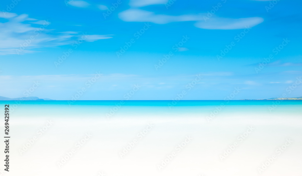 Fototapeta premium Isle of Harris landscape - beautiful endless sandy beach and turquoise ocean