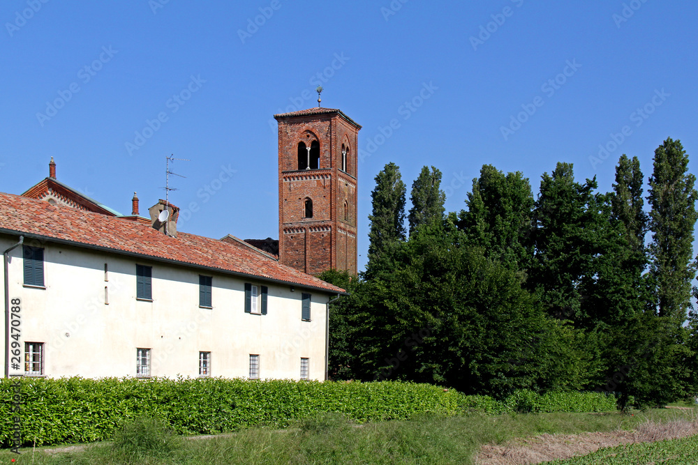 l'abbazia di Mirasole, nei pressi di Milano