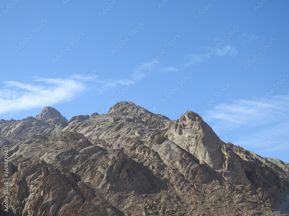 Felsige Bergen in der Wüste