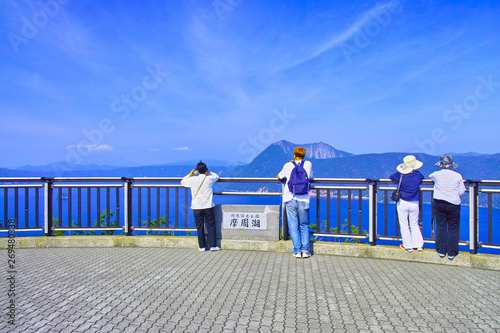 初夏の北海道摩周湖、摩周第一展望台からの景観
