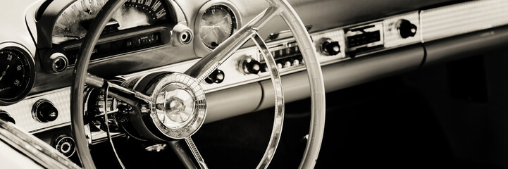 Leinwandbilder Oldtimer Cockpit eines amerikanischen Oldtimers  © Mariusz Blach