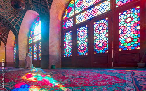 Canvas Print Young Muslim woman praying in Nasir Al-Mulk Mosque (Pink Mosque)