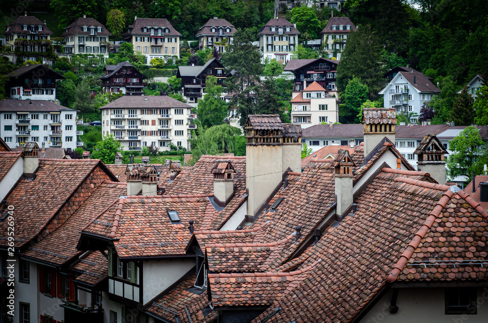 Calle turistica tipica y clasica, en el centro de la ciudad Suiza de Bern. Calle turistica tipica y clasica, en el centro de la ciudad Suiza de Bern.