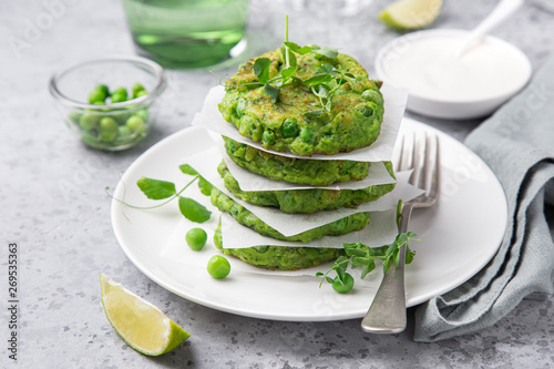 Фотография healthy vegan green peas fritters