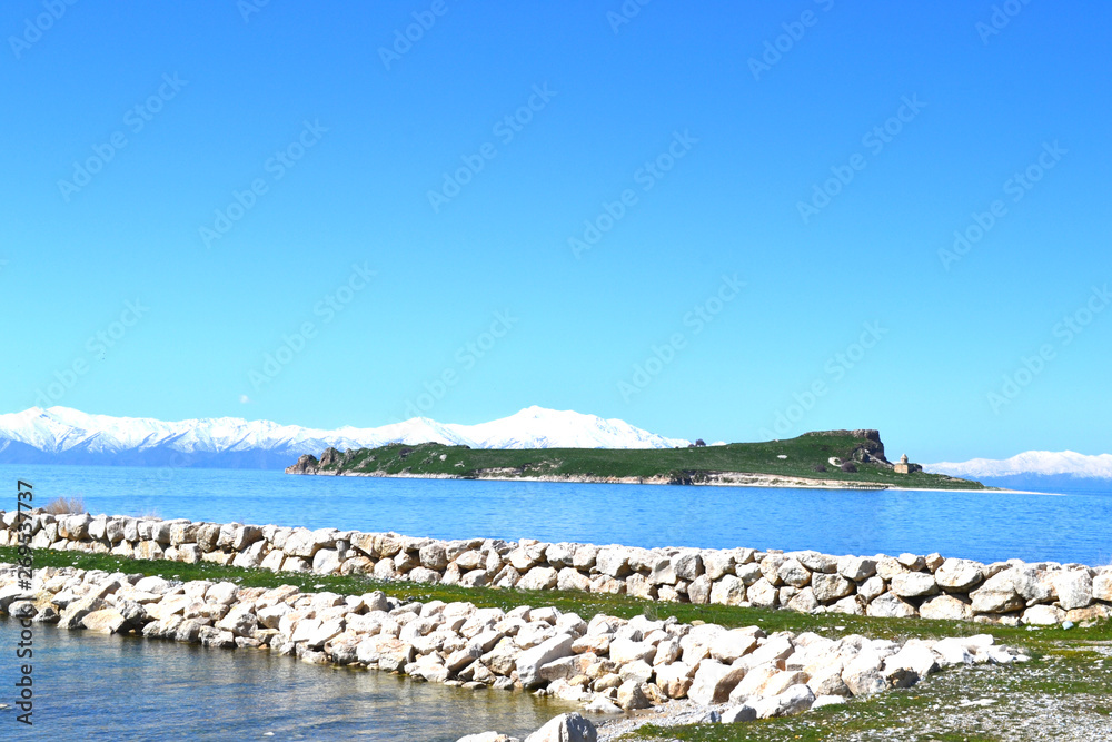 Obraz premium lake and island