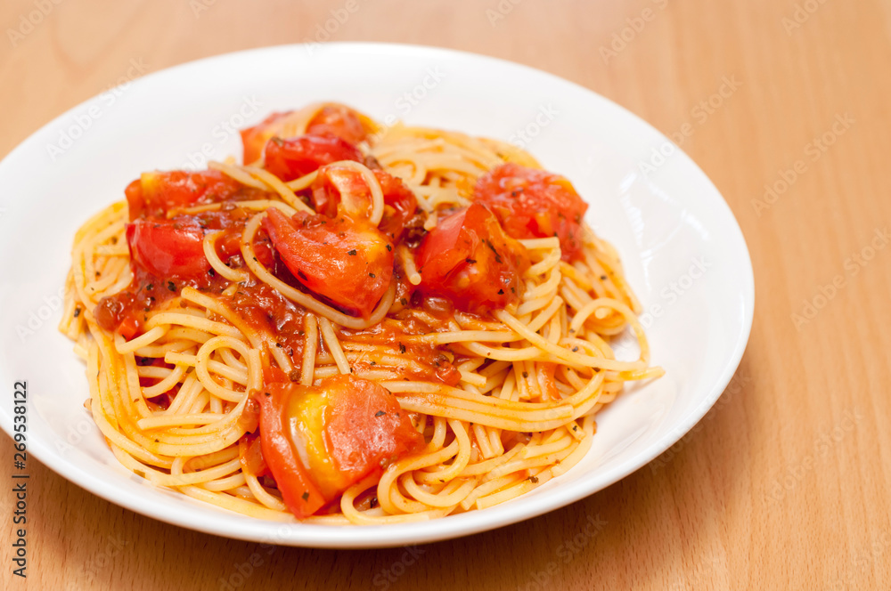 フレッシュトマトとミートソースのパスタ フレッシュトマトとミートソースのパスタ