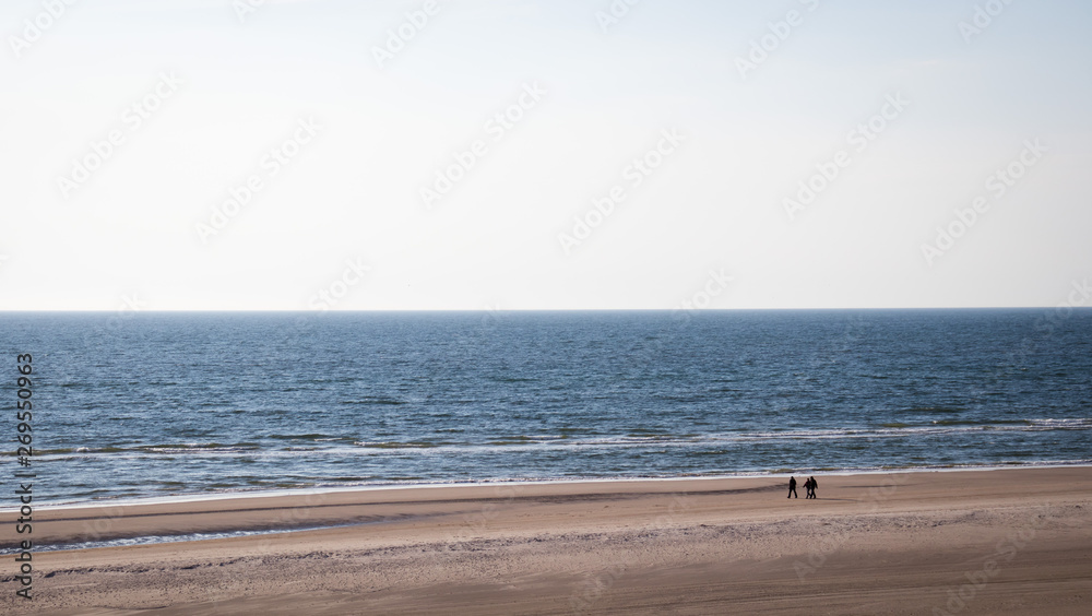 Spaziergänger an Strand