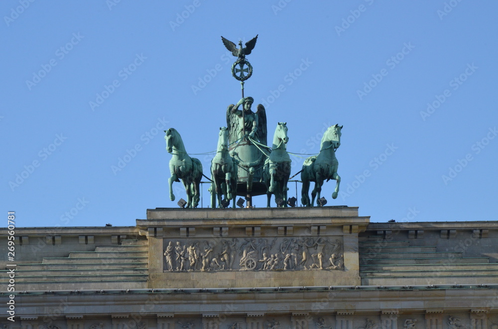 Fototapeta premium Brama Brandenburska o wschodzie słońca, Berlin, Niemcy
