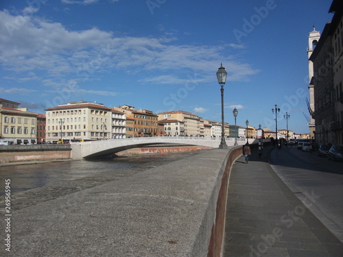 Lungo l'Arno a Pisa © sommaria
