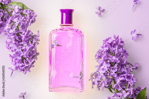 perfume bottle with lilac flowers on white background © Владимир Солдатов