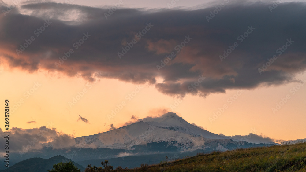 Obraz premium etna during sunset