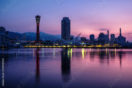 View of sunrise in Kobe, Japan. Cloudless sky with harbor © Madrugada Verde