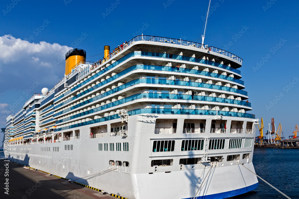 stern cruise ship in the sea. Tightrope ship Cruising. stern cruise ship in the sea. Tightrope ship Cruising.
