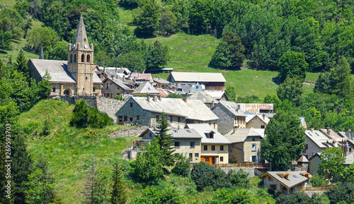 CLOSE UP: Cool view of a tranquil medieval town in French Alps in the summertime © helivideo