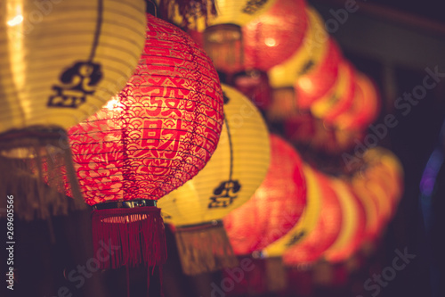 Slika na platnu yellow and red lantern
