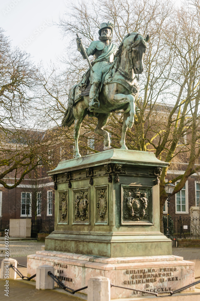 Obraz premium Statue of Prins Willem Buitehhof, outside the Royal Palace, The Hague