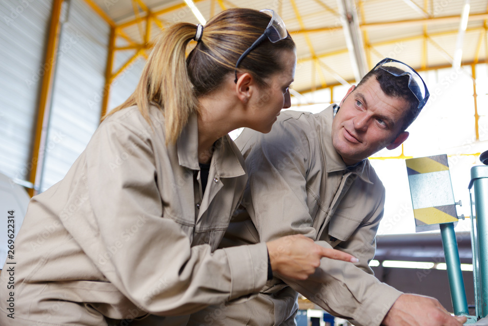 Obraz premium two mechanics