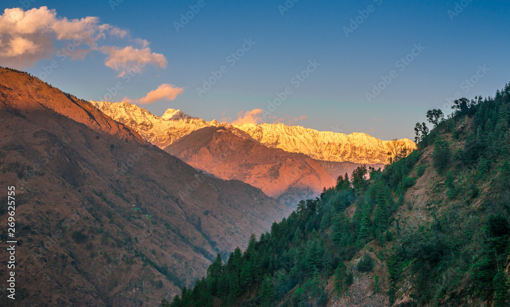Sunset in himalayas - Beautifull evening in mountains -