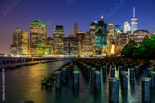 Lower Manhattan at night in New York City © Michal Ludwiczak
