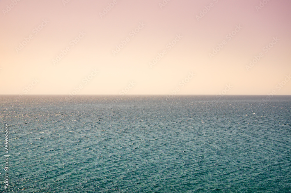 Fototapeta premium Seascape, view of sea horizon and colorful sky at sunset