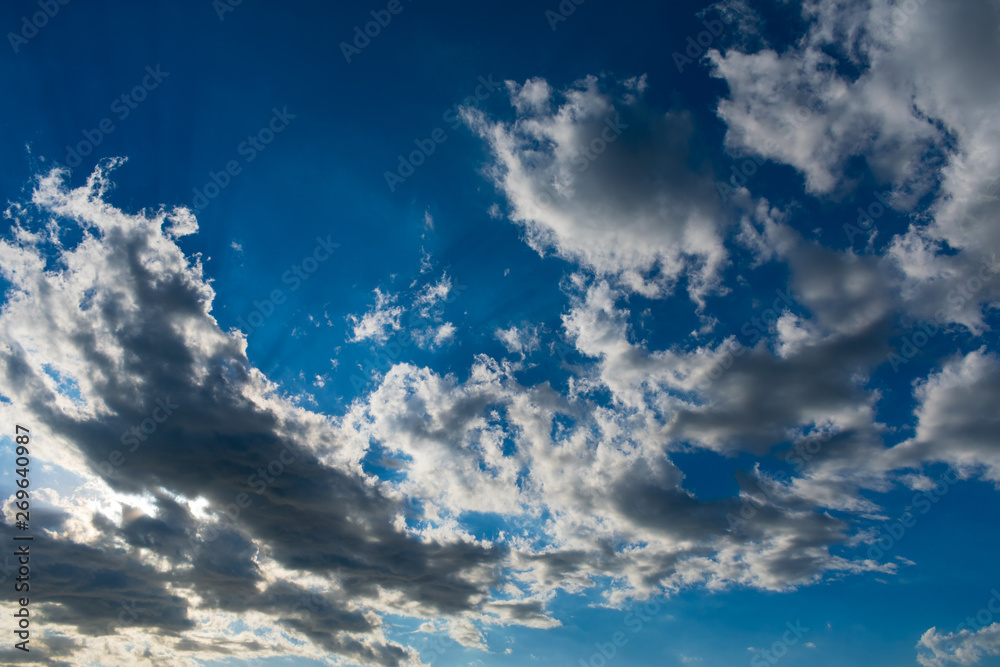 Obraz premium Clouds in bright sunlight. Nimbostratus clouds in sunlight. Blue sky and white clouds in bright sunlight.