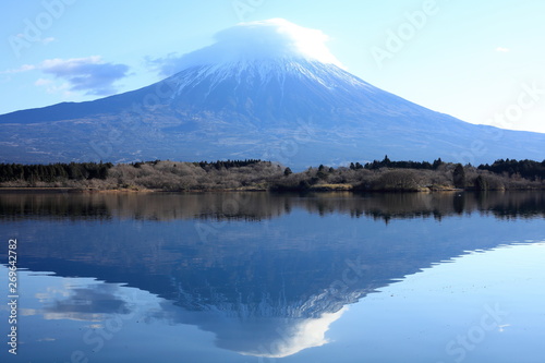 Mt.Fuji Lake Tanukiko of the morning