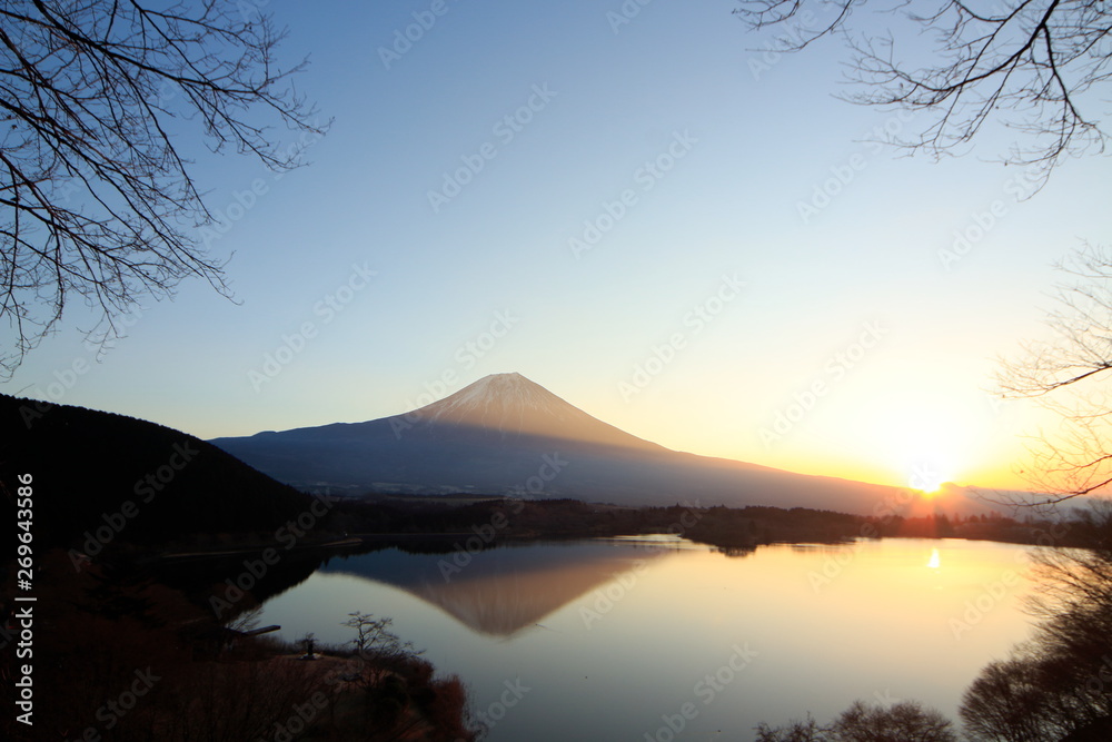 Mt.Fuji Lake Tanukiko of the morning