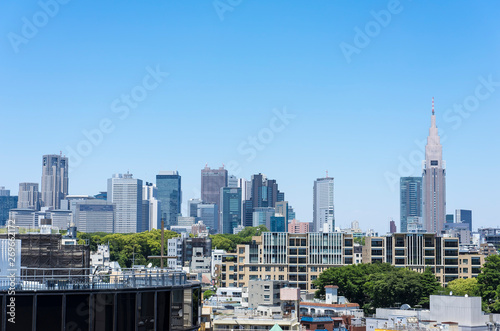東京の風景　表参道から望む新宿高層ビル群の景観 © EISAKU SHIRAYAMA