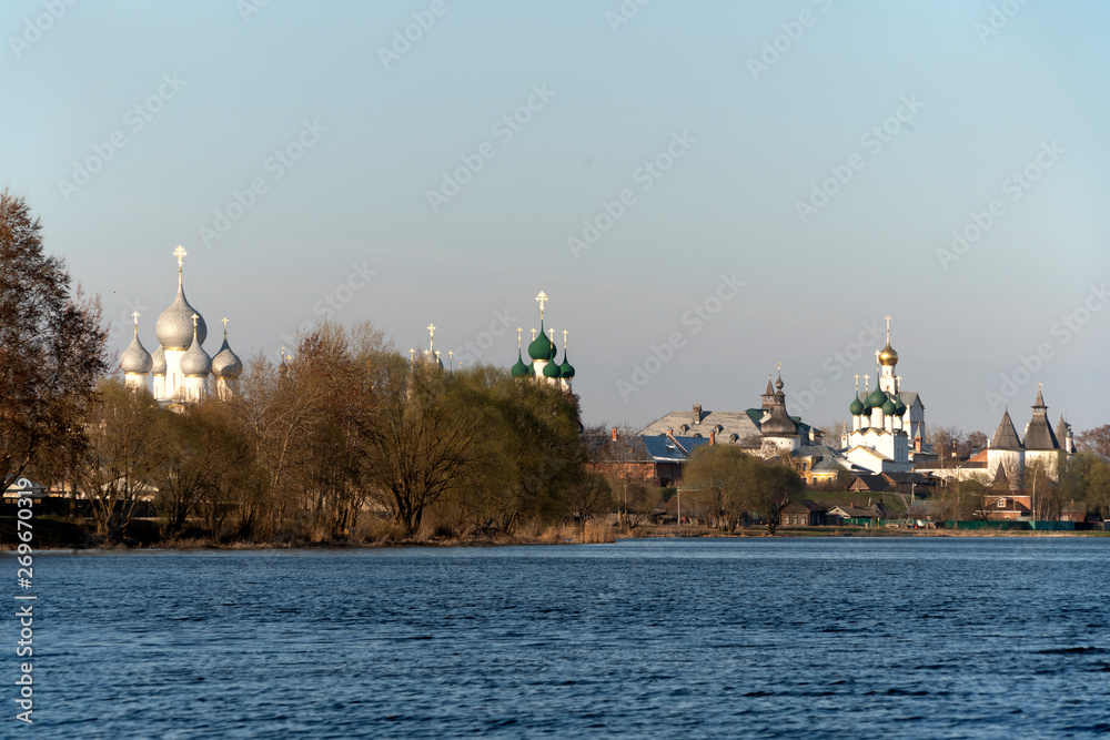 Вид с озера Неро на Ростовский кремль.