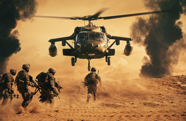Handdoek met foto Helikopter Soldaten rennen naar helikopter op slagveld  © Meysam Azarneshin
