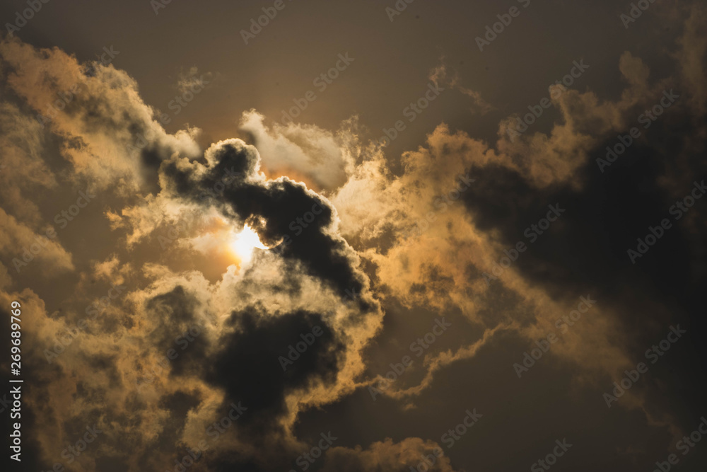 Fototapeta premium The sun brfore the rain