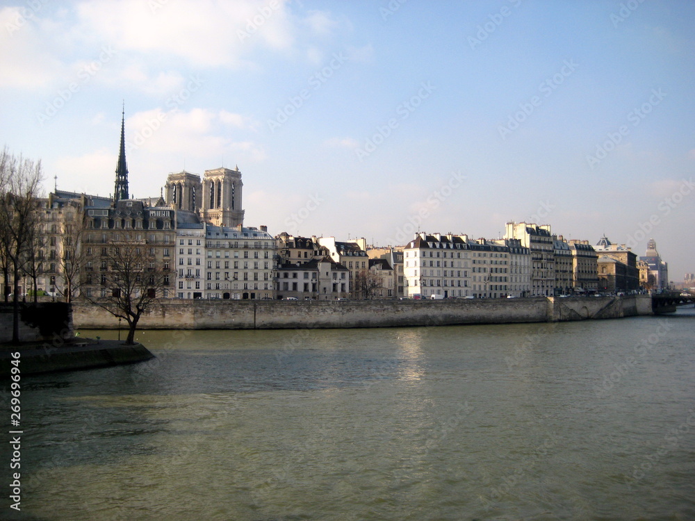 Immeubles le long de la Seine