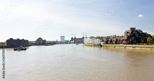 View of the Thames from Vauxhall Bridge towards the Battersea Power Station © ffolas