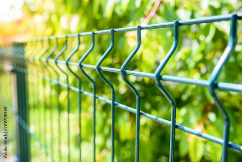 Fotografia grating wire industrial fence panels, pvc metal fence panel
