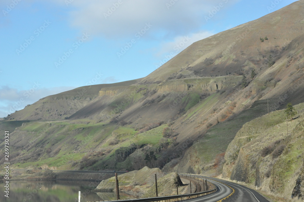 Naklejka premium Lake Hills and Road