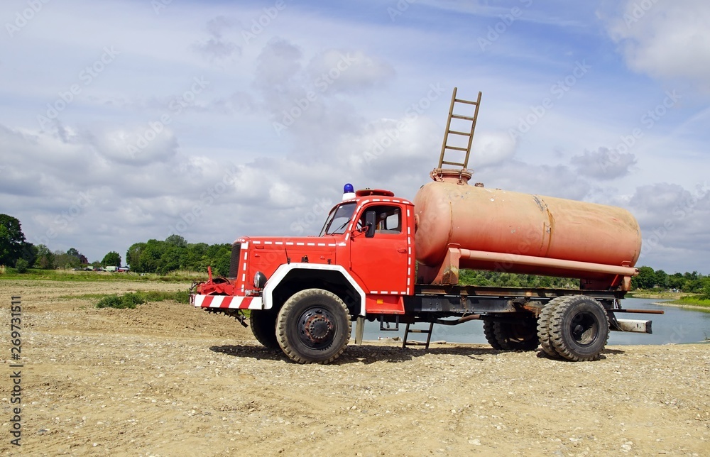 Obraz premium Alter Feuerwehroldtimer