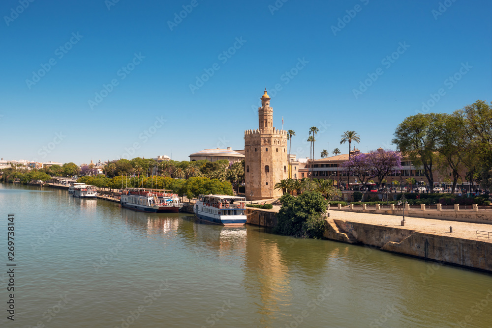 Obraz premium Golden tower Torre del Oro along the Guadalquivir river, Seville Andalusia , Spain .