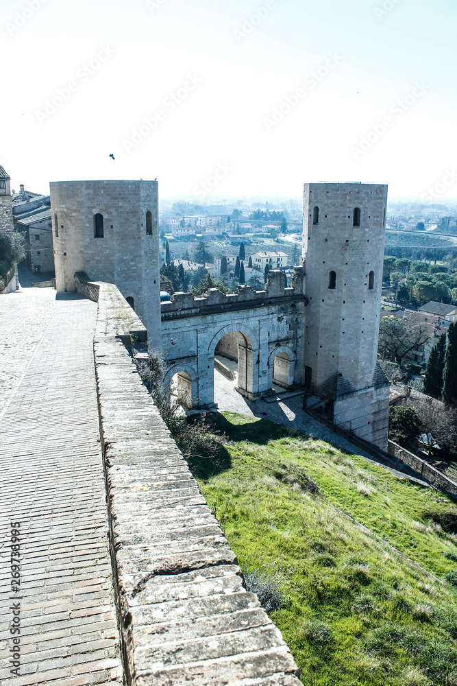 Obraz premium Porta Venere and Torri di Properzio in Spello