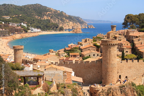 The amazing medieval town of Tossa de Mar, a charming historic town constructed around a magnificent ancient castle, Costa Brava, Catalonia, Spain © Picturereflex