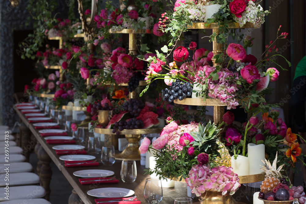 Wedding table decor in red white pink colors