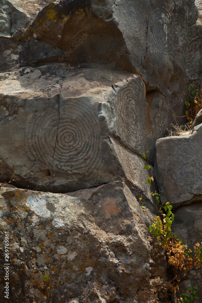Petroglifos prehispánicos en El Cementerio. Yacimiento arqueológico del
